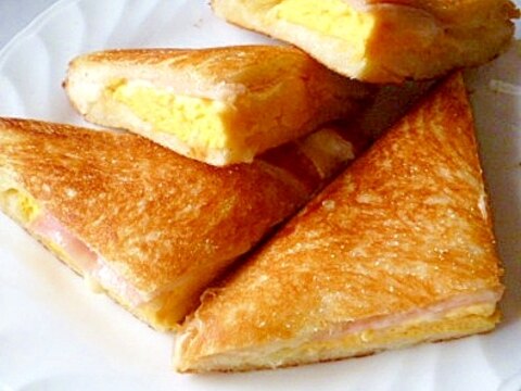 昔ながらの器具で☆具沢山のホットサンド♪